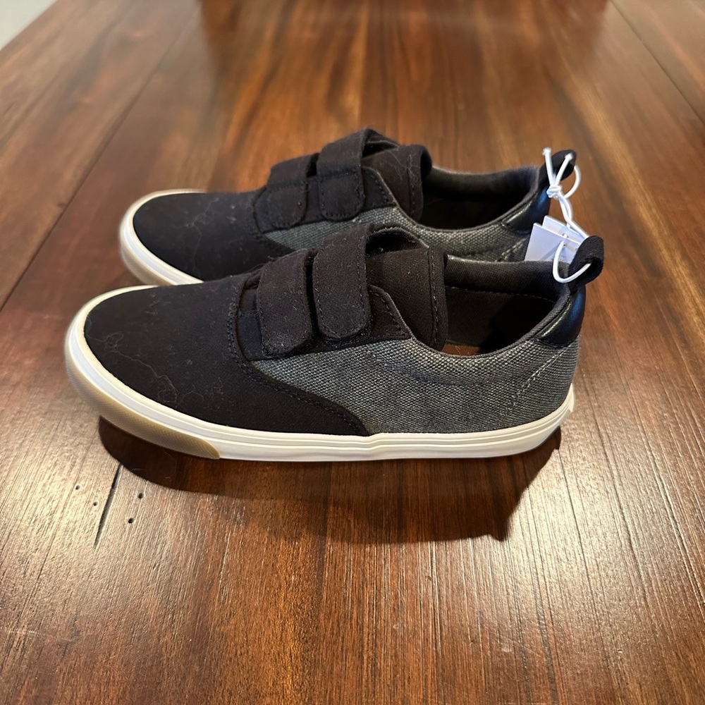 NWT Boys Old Navy Sneakers, size 11